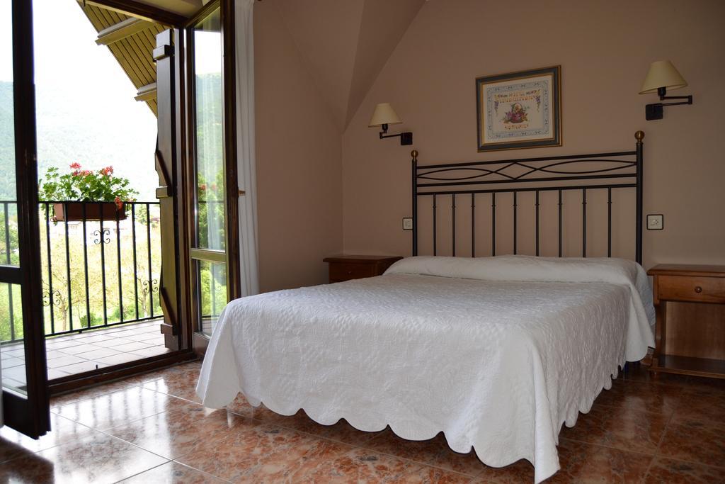 Hotel Viña Oliván Sarvisé Szoba fotó